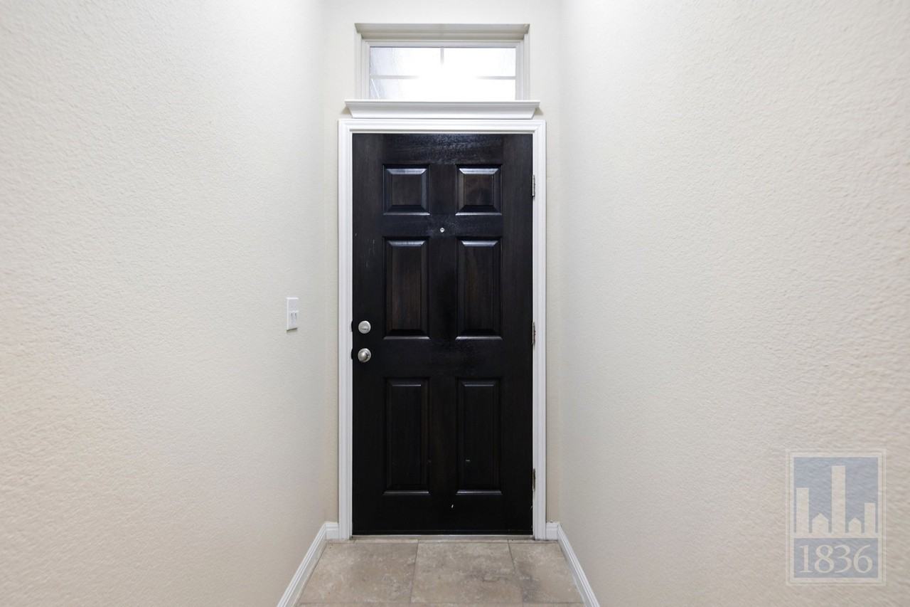 821 Schefer St - Photo 2 of 33