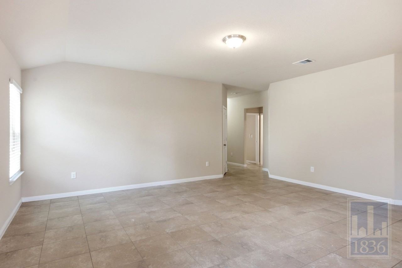 821 Schefer St - Photo 3 of 33