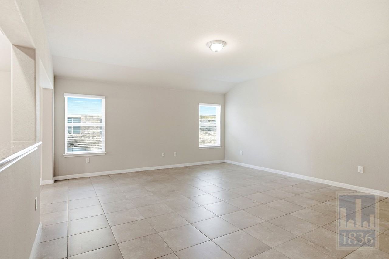 821 Schefer St - Photo 4 of 33