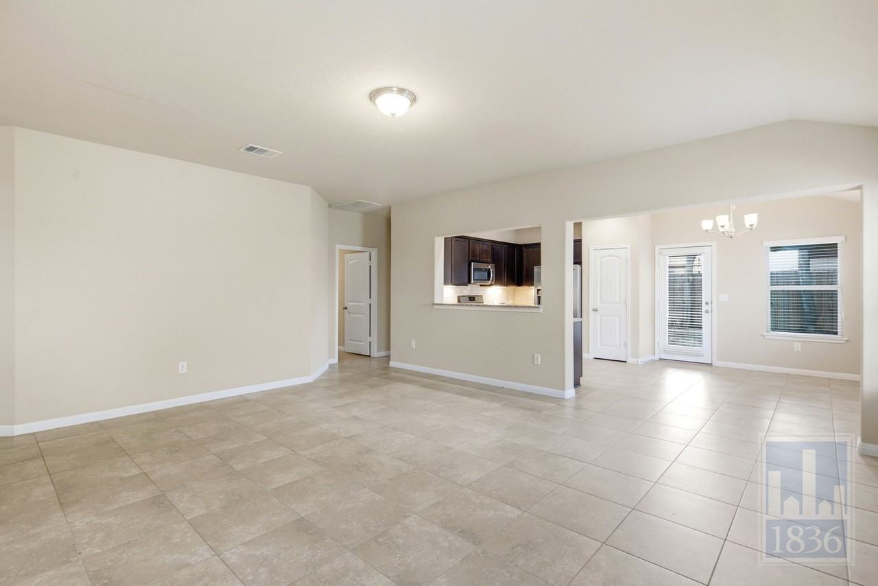 821 Schefer St - Photo 5 of 33
