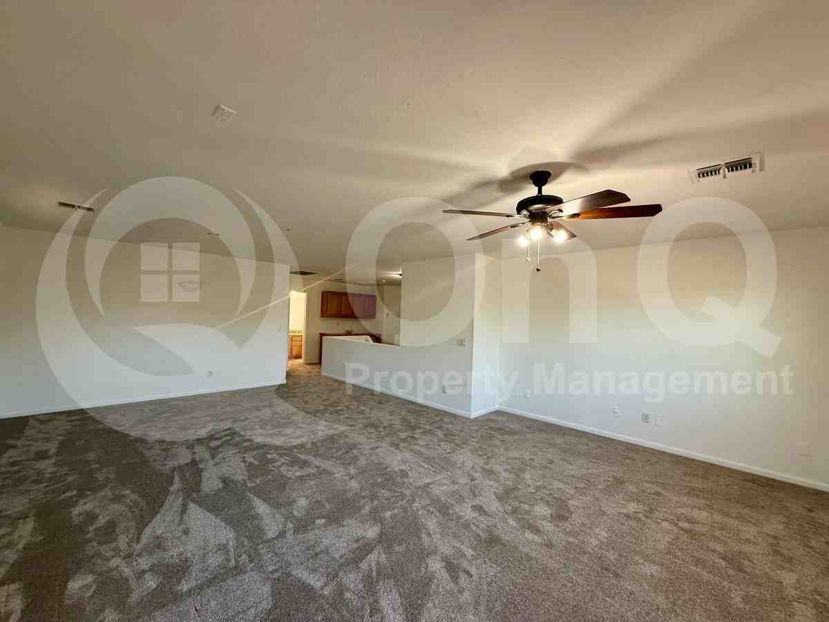 435 W Harwell Rd - Photo 3 of 29