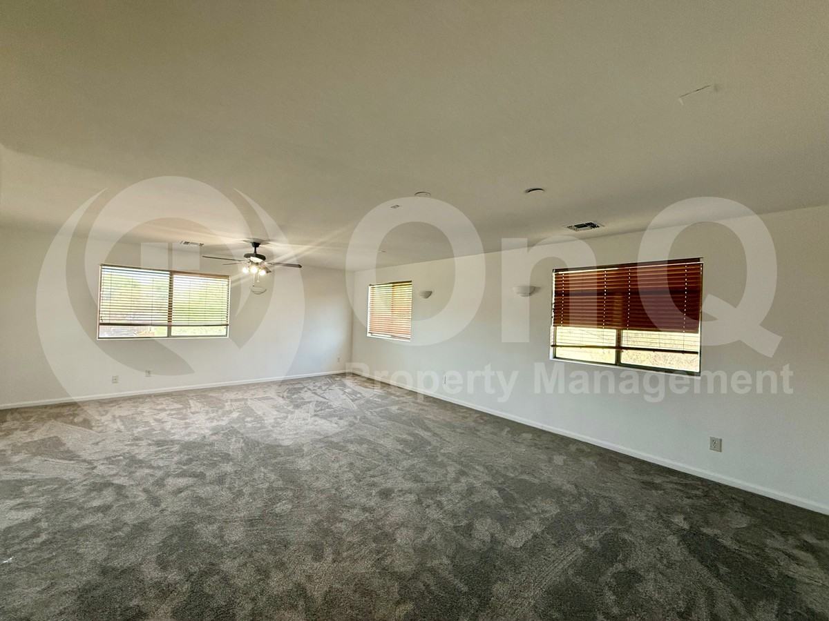 435 W Harwell Rd - Photo 4 of 29