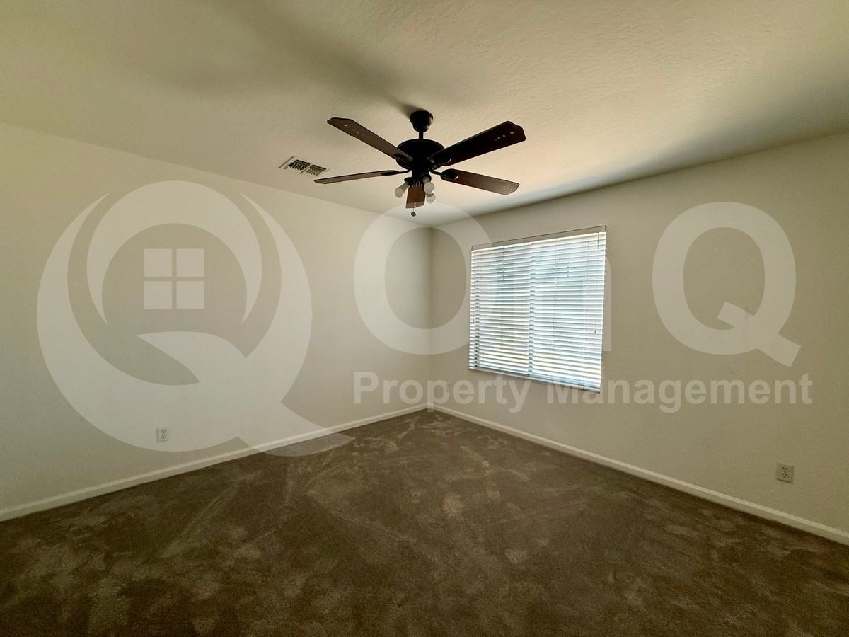 435 W Harwell Rd - Photo 5 of 29