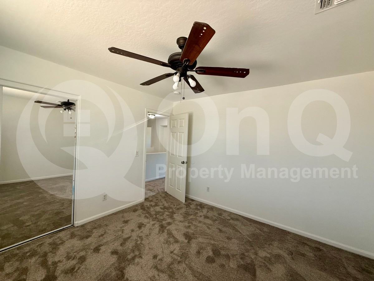 435 W Harwell Rd - Photo 6 of 29