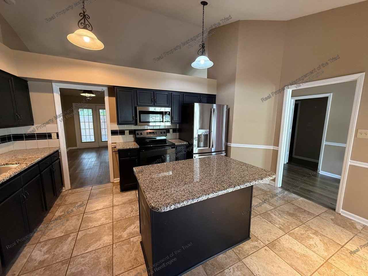 3925 Cobblestone Bend Dr - Photo 3 of 21