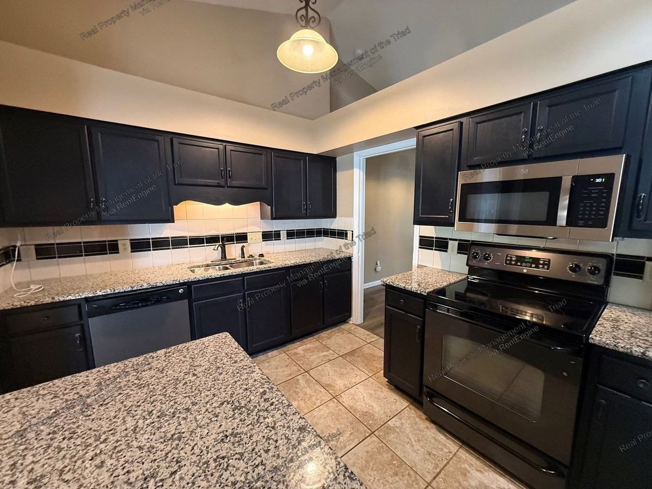 3925 Cobblestone Bend Dr - Photo 4 of 21