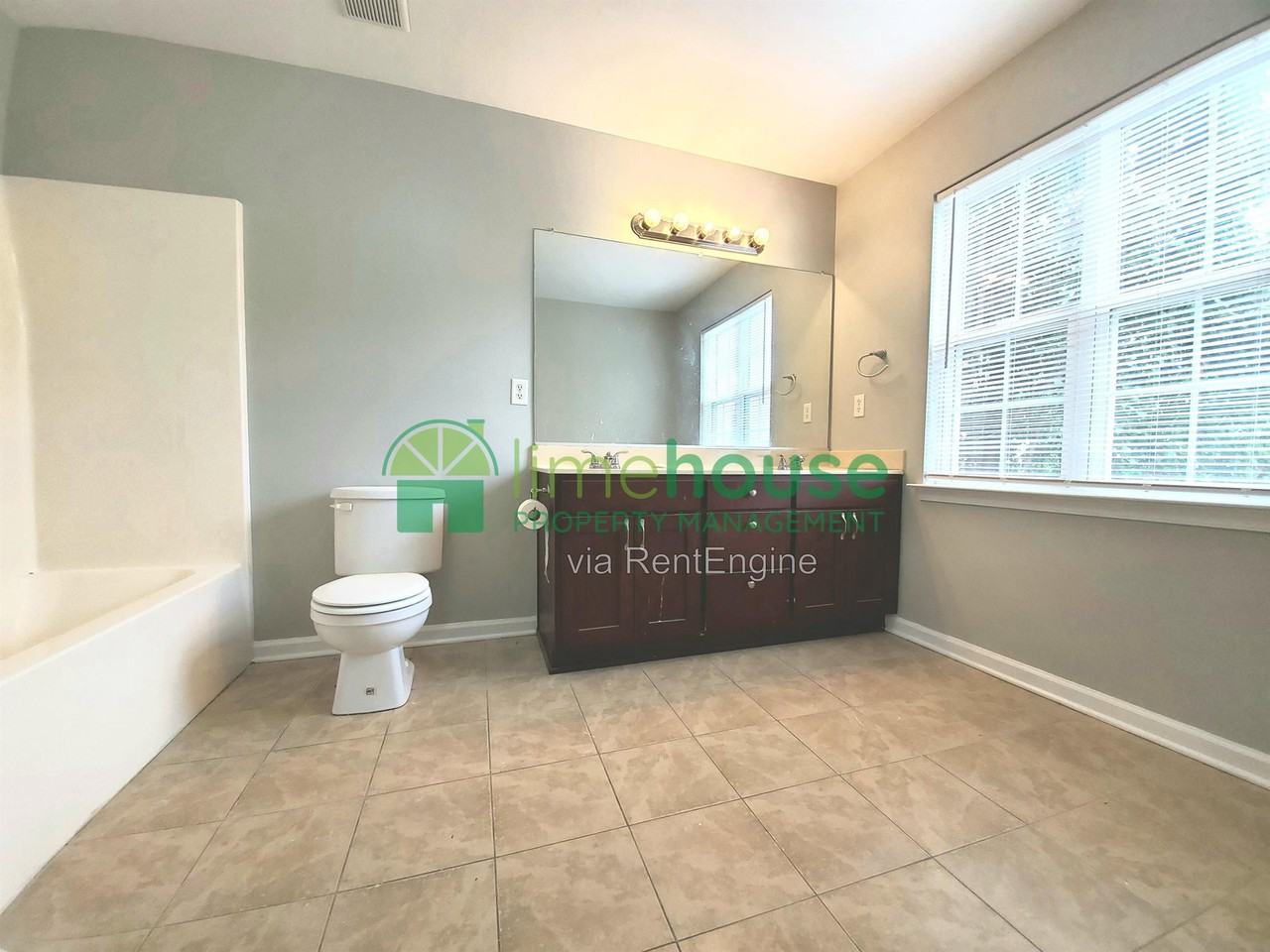 420 W 30th St - Photo 4 of 22