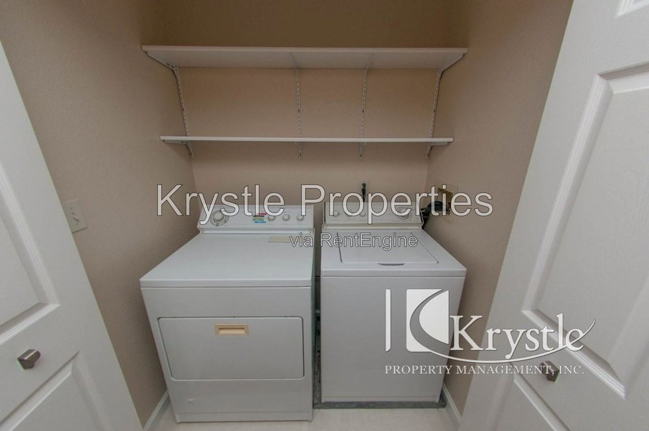 496 E E St - Photo 6 of 11