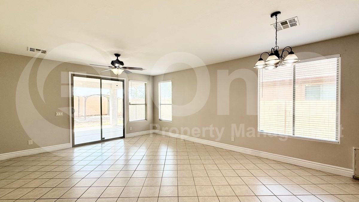 533 E Trellis Rd - Photo 3 of 24