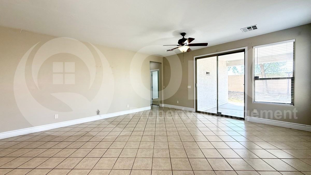 533 E Trellis Rd - Photo 4 of 24