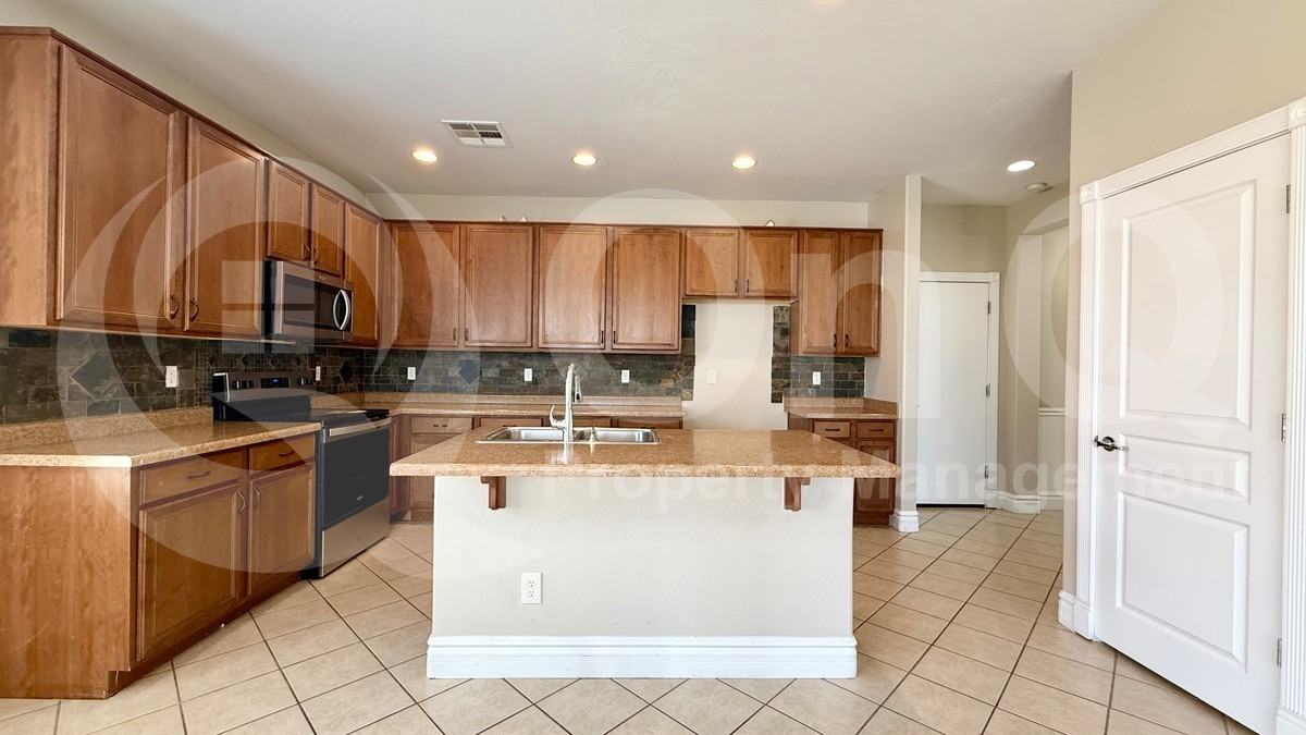 533 E Trellis Rd - Photo 5 of 24