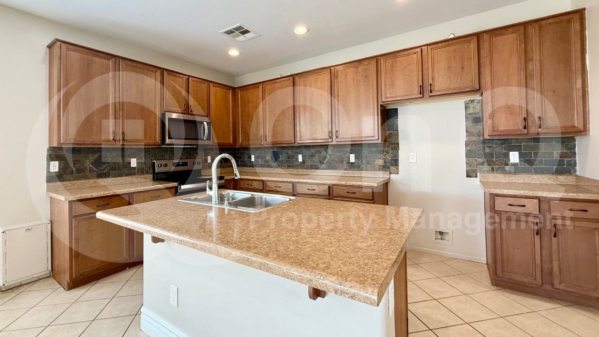 533 E Trellis Rd - Photo 6 of 24