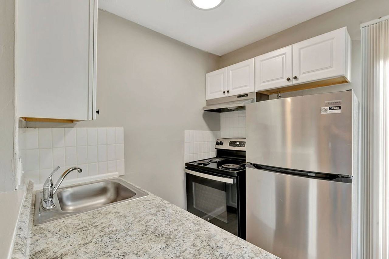 2342 Beechmont Ave #8 - Photo 4 of 9
