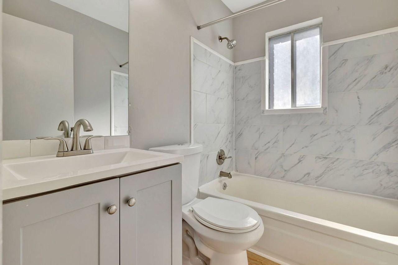 2342 Beechmont Ave #8 - Photo 6 of 9