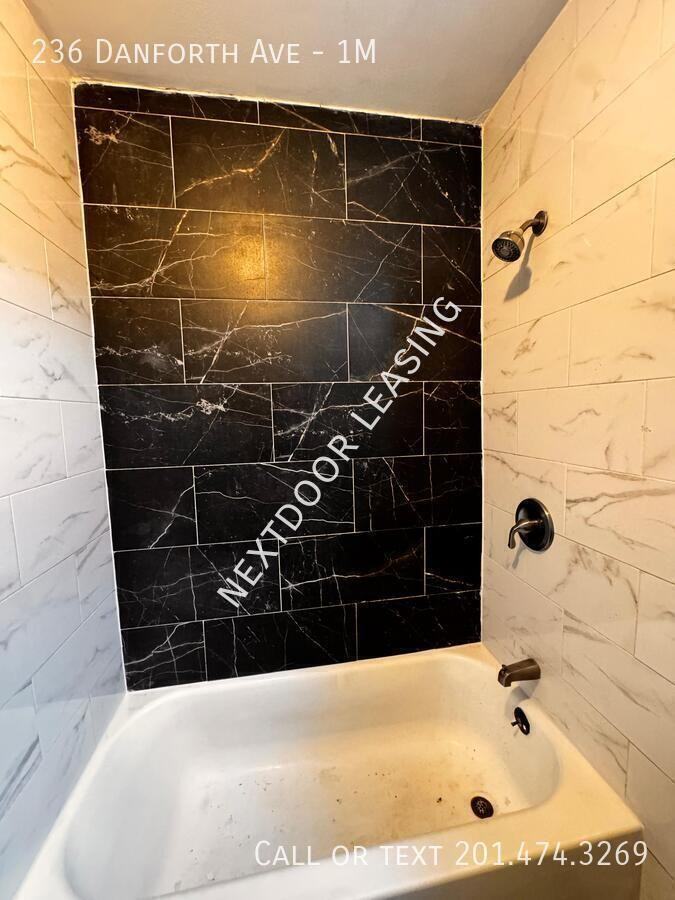 236 Danforth Ave #1M - Photo 4 of 8