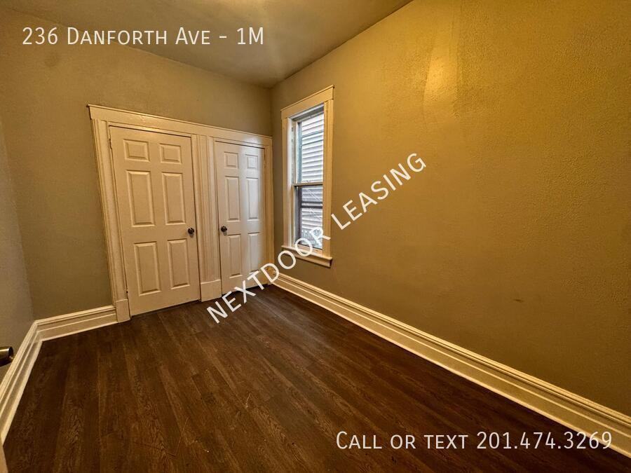 236 Danforth Ave #1M - Photo 7 of 8