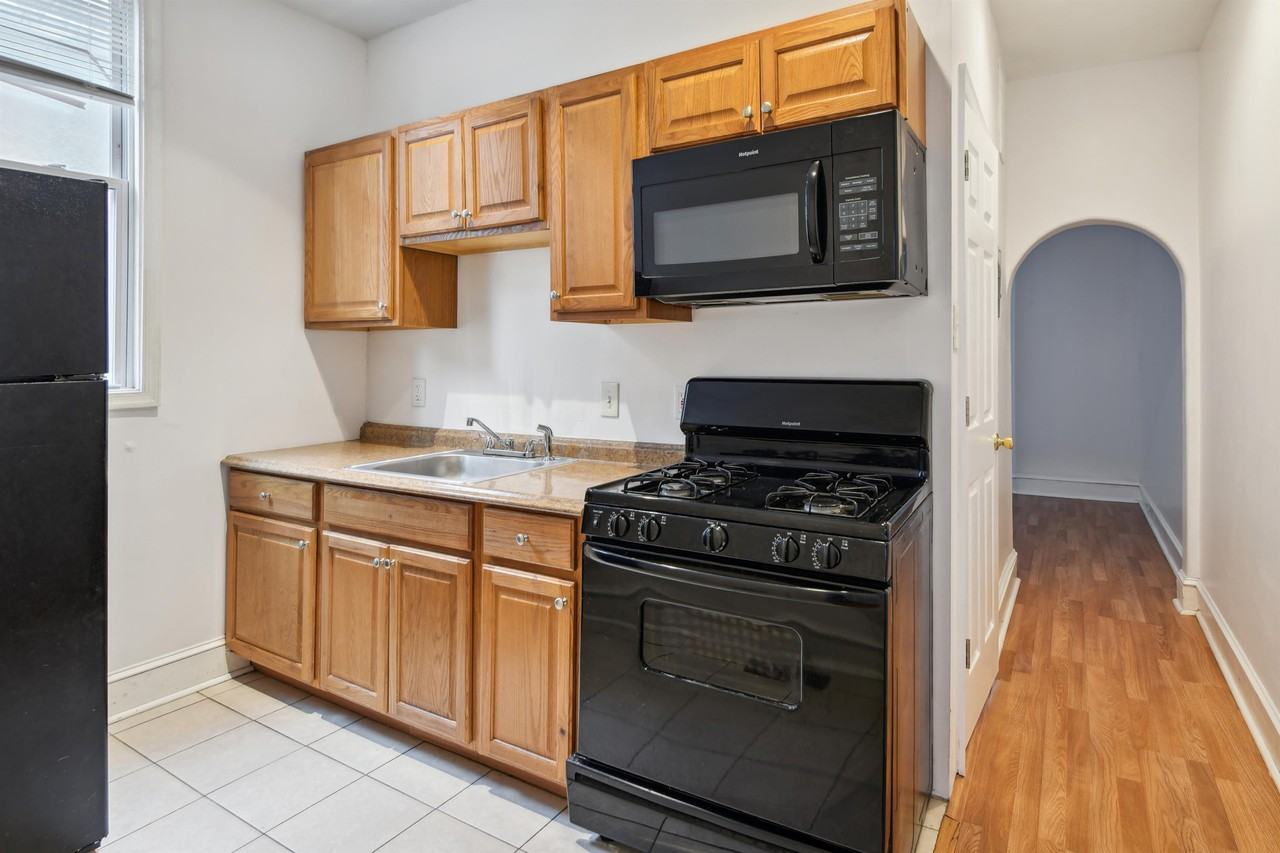 1606 Gwynns Falls Pkwy #1 - Photo 4 of 9