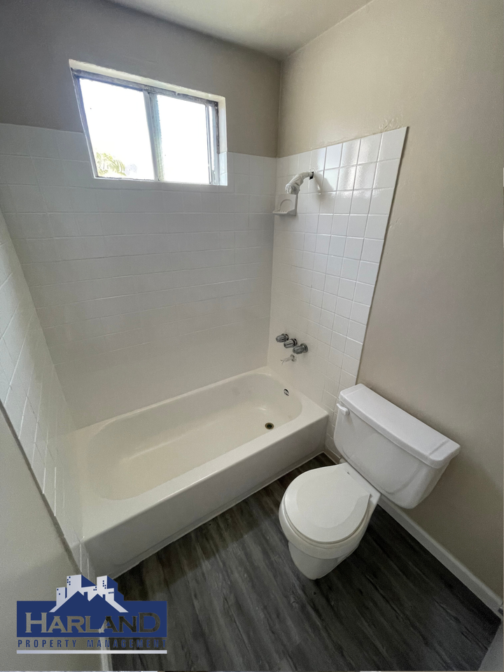 640 E 16th St - Photo 6 of 11