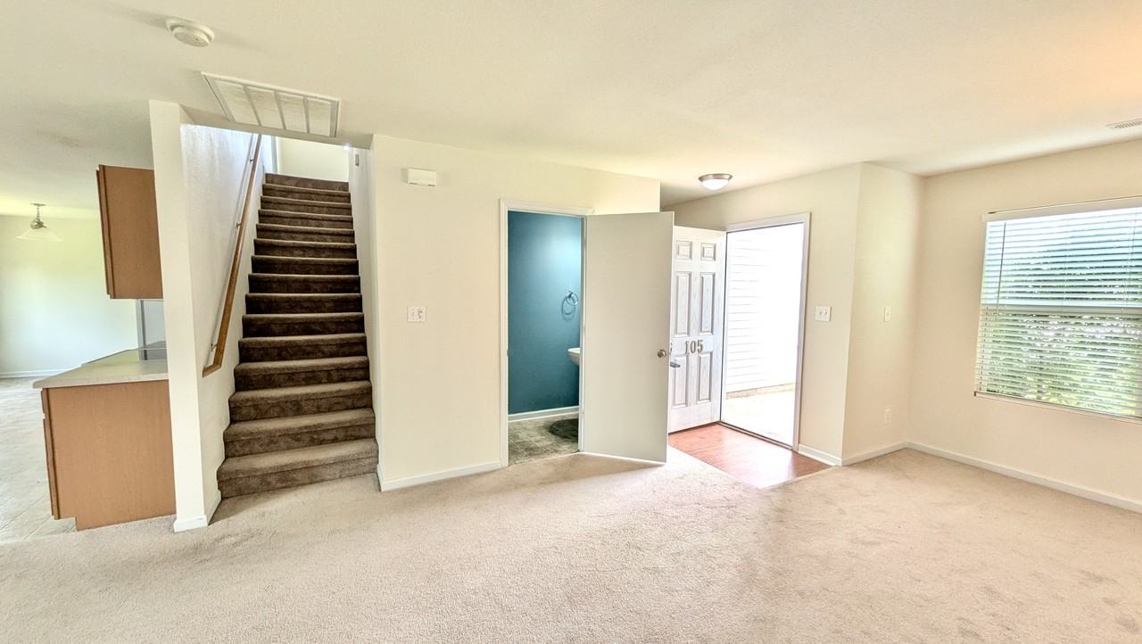 105 Bayside Ln - Photo 2 of 27