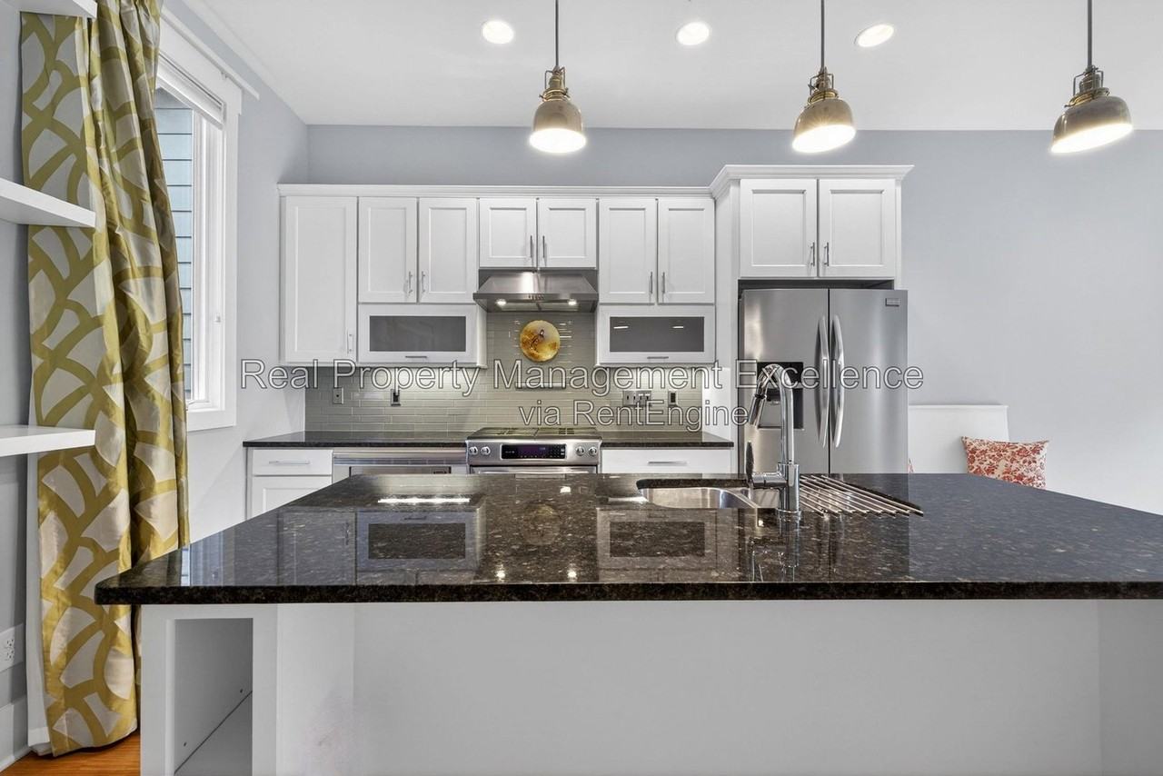 515 Hillsborough St #103 - Photo 5 of 50
