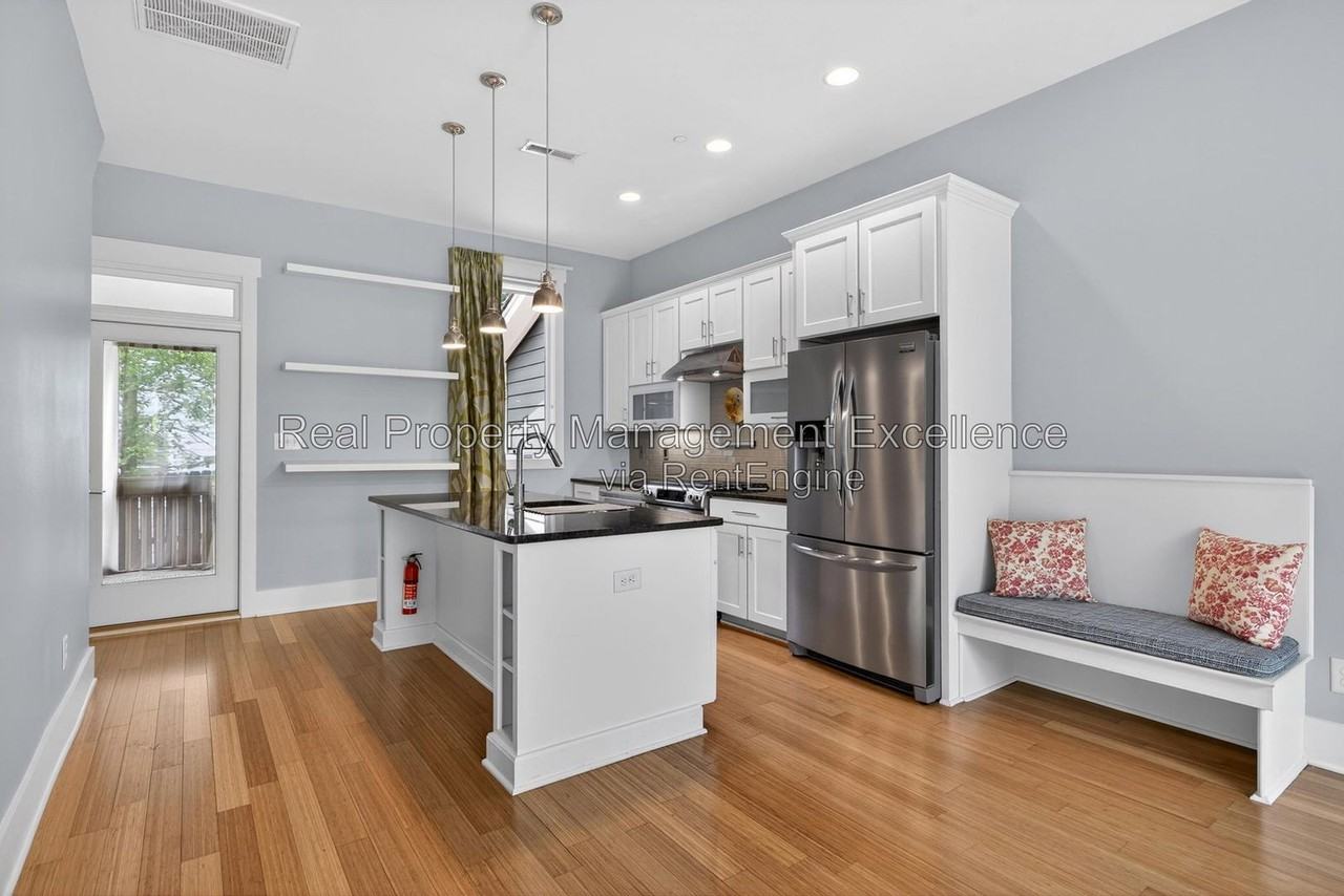 515 Hillsborough St #103 - Photo 7 of 50