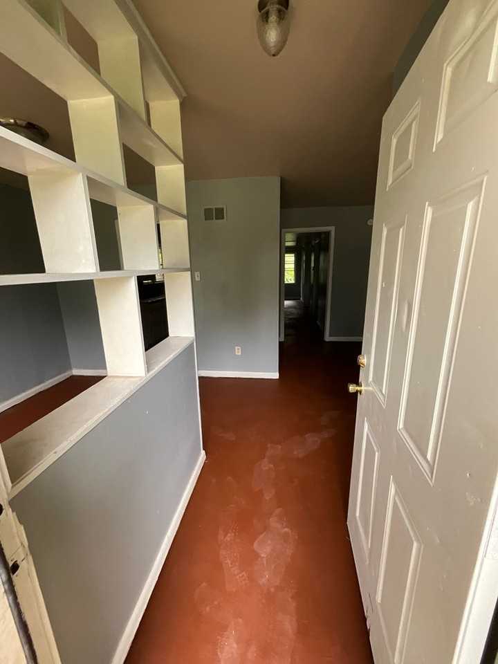 835 Pine Tree Dr - Photo 4 of 16