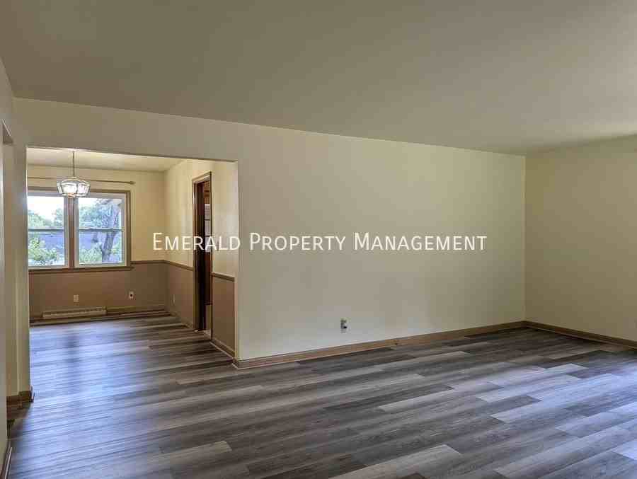127 Hilton Ave - Photo 6 of 23