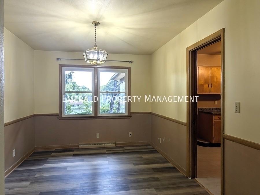 127 Hilton Ave - Photo 7 of 23