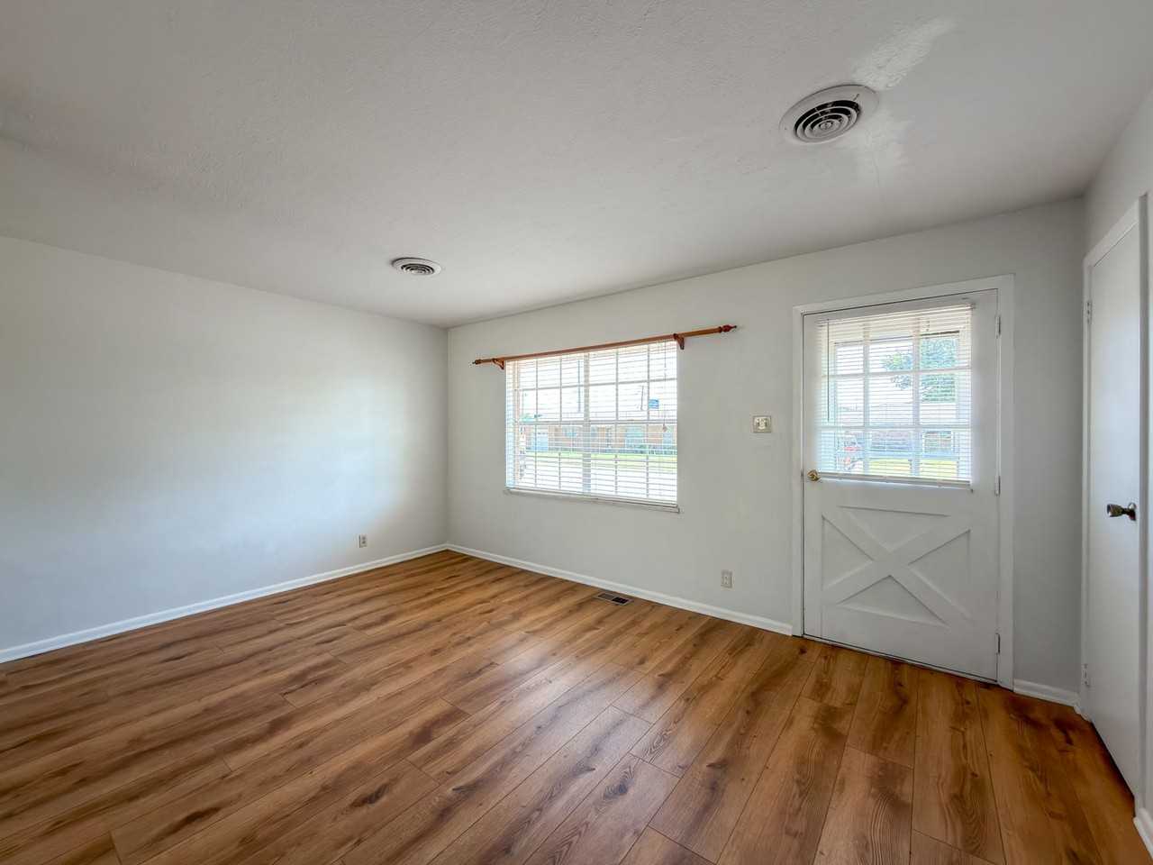 7712 Colony Ln - Photo 3 of 16