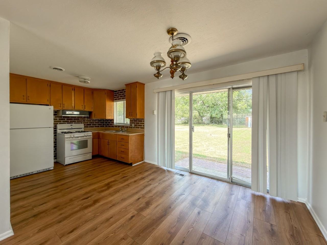 7712 Colony Ln - Photo 4 of 16