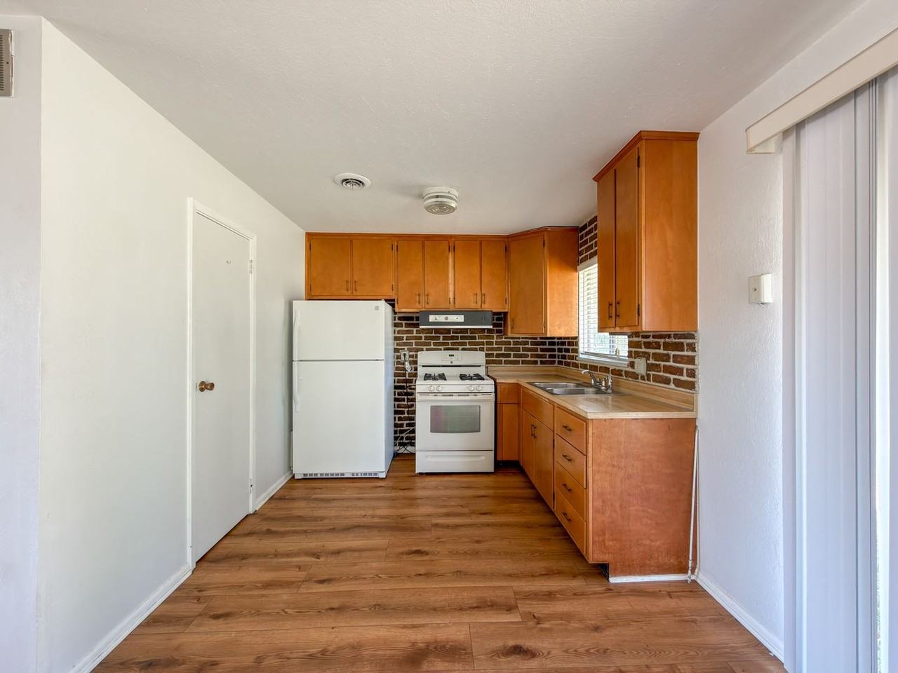 7712 Colony Ln - Photo 5 of 16