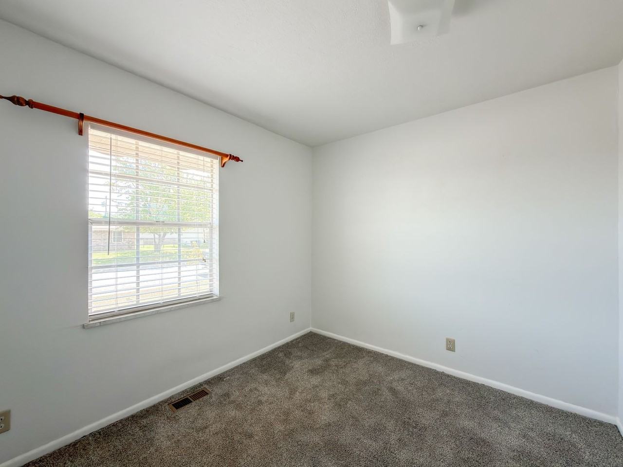 7712 Colony Ln - Photo 7 of 16