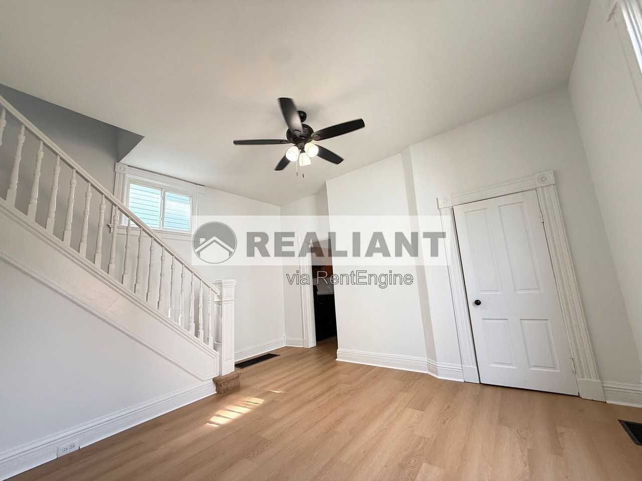 124 W 31st St - Photo 2 of 12