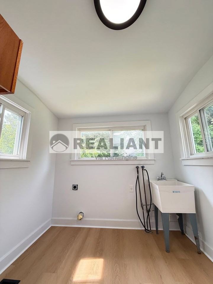 124 W 31st St - Photo 5 of 12
