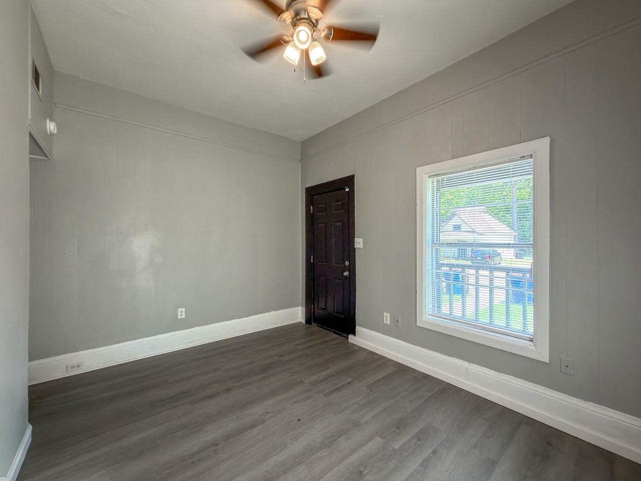908 S 19th St #B - Photo 3 of 11