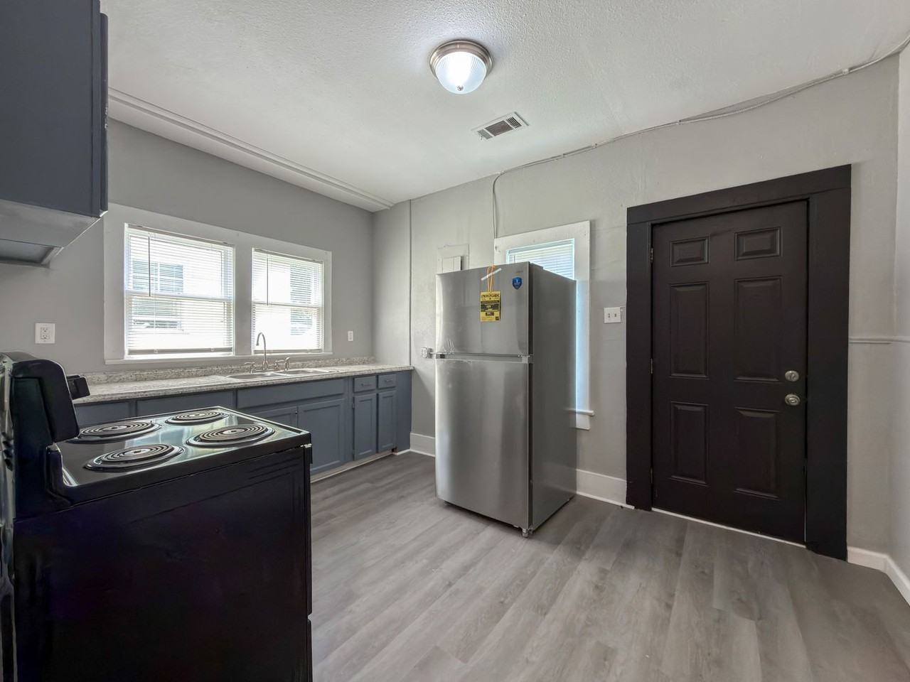908 S 19th St #B - Photo 5 of 11