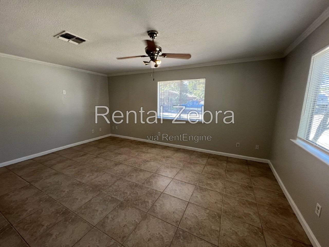 317 Knutson St - Photo 2 of 25