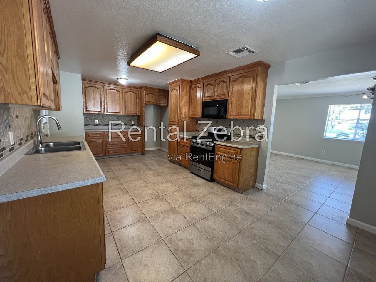 317 Knutson St - Photo 5 of 25