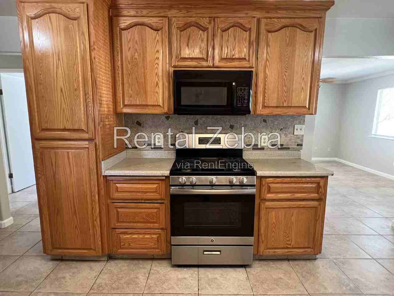 317 Knutson St - Photo 6 of 25