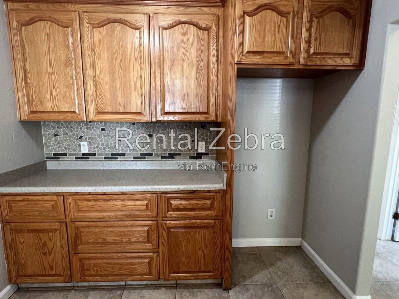 317 Knutson St - Photo 7 of 25