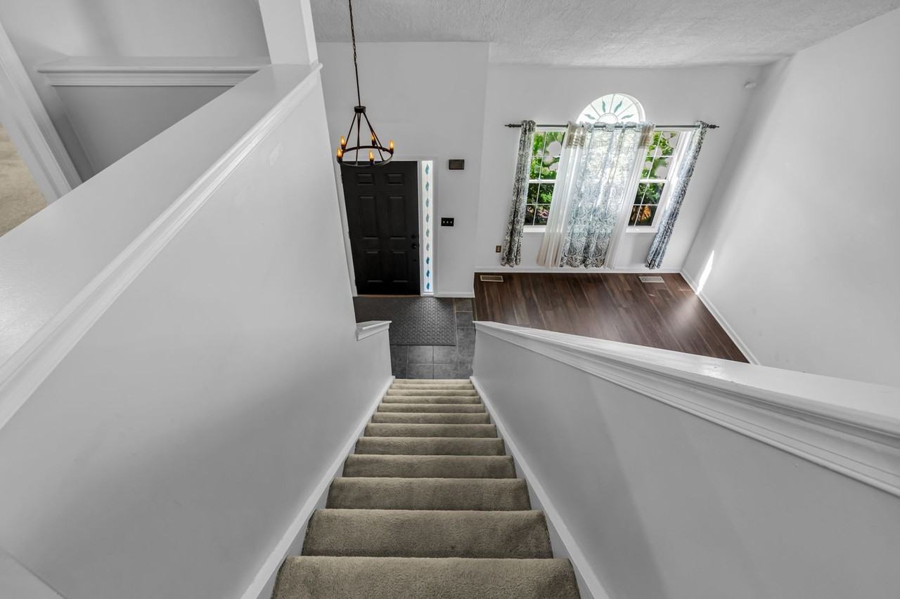 2235 Briarwood Dr - Photo 4 of 27