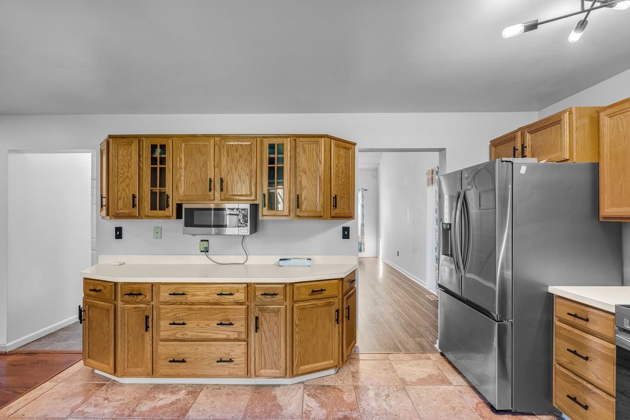 2235 Briarwood Dr - Photo 6 of 27