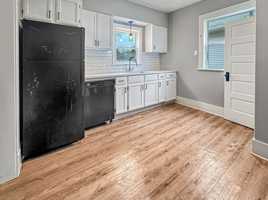 featured image of 851 Oakdale St Se