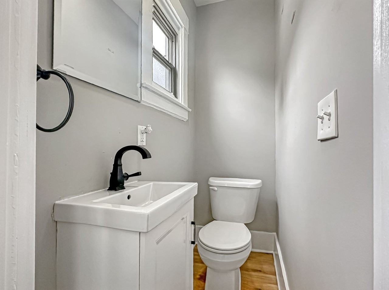 851 Oakdale St Se - Photo 3 of 14