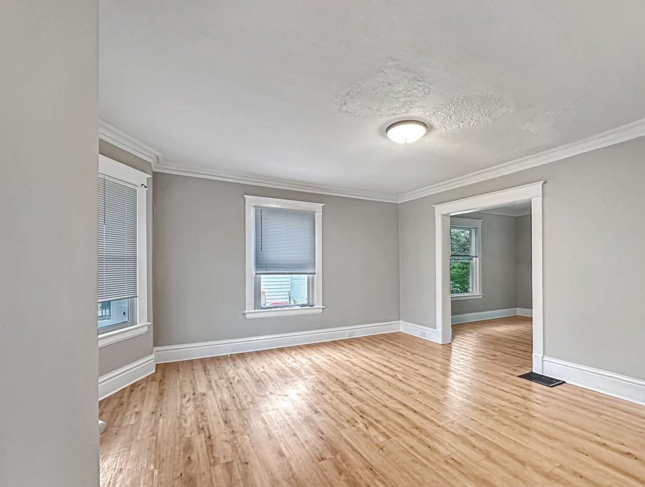 851 Oakdale St Se - Photo 4 of 14