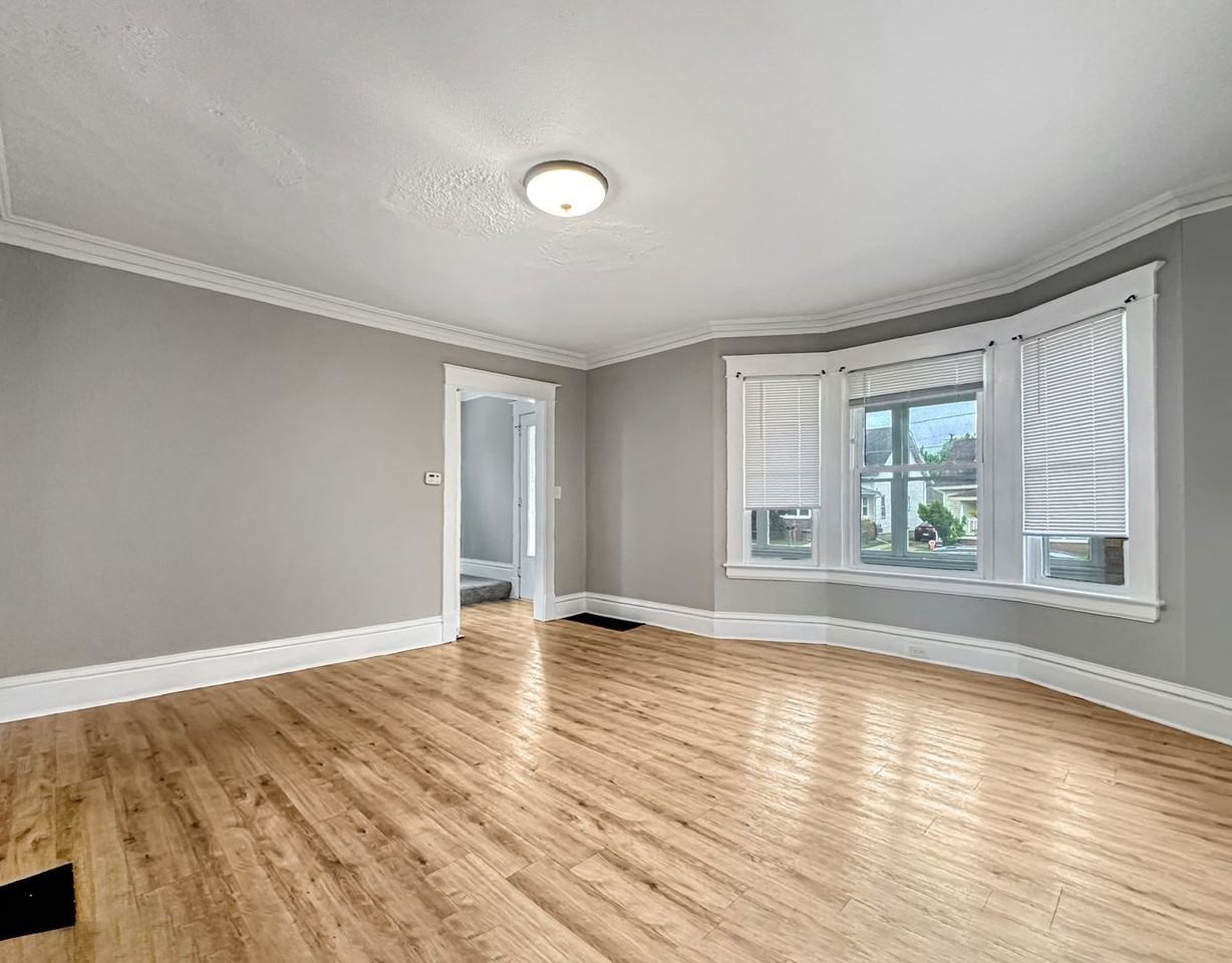 851 Oakdale St Se - Photo 5 of 14