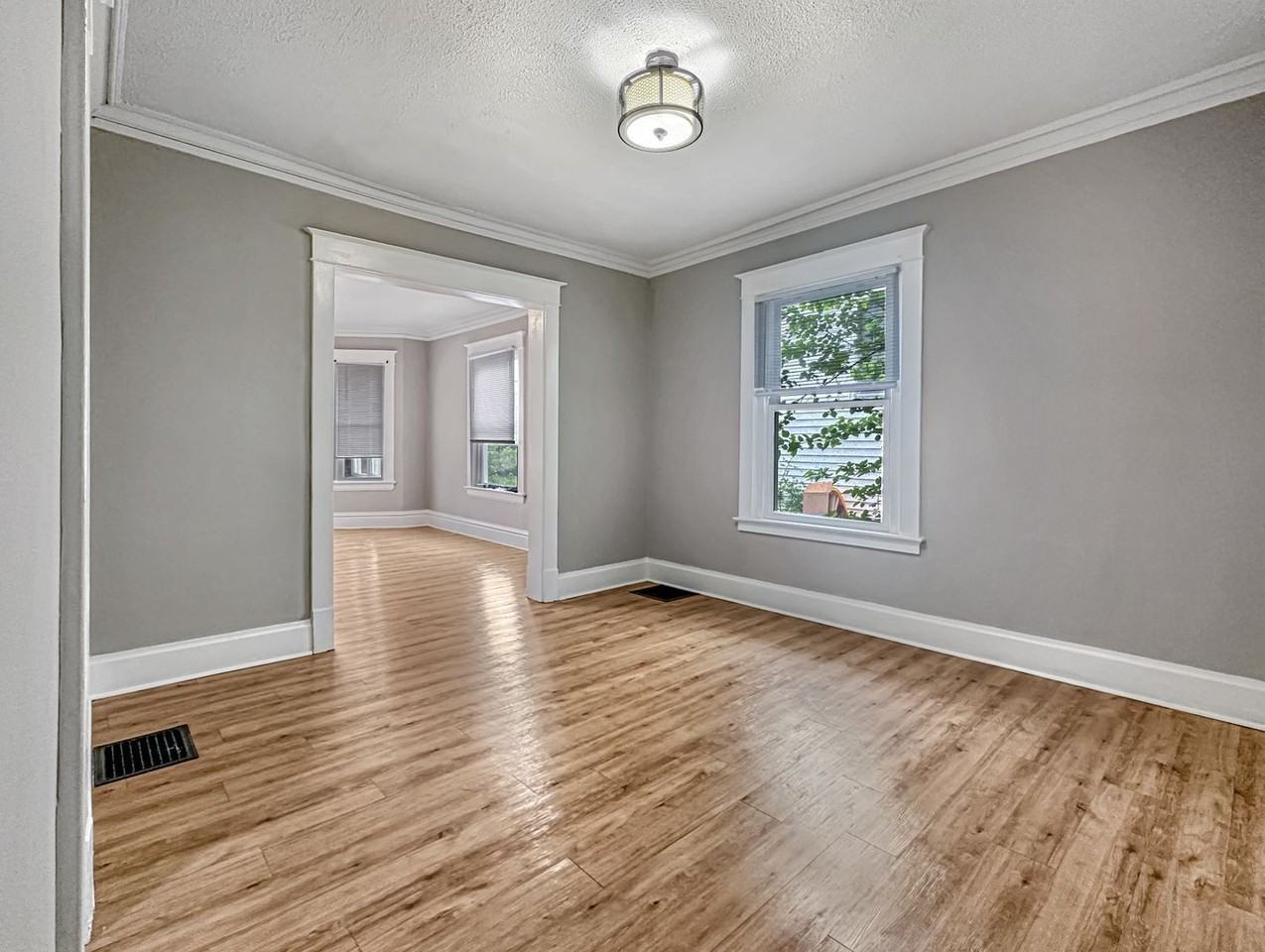 851 Oakdale St Se - Photo 6 of 14