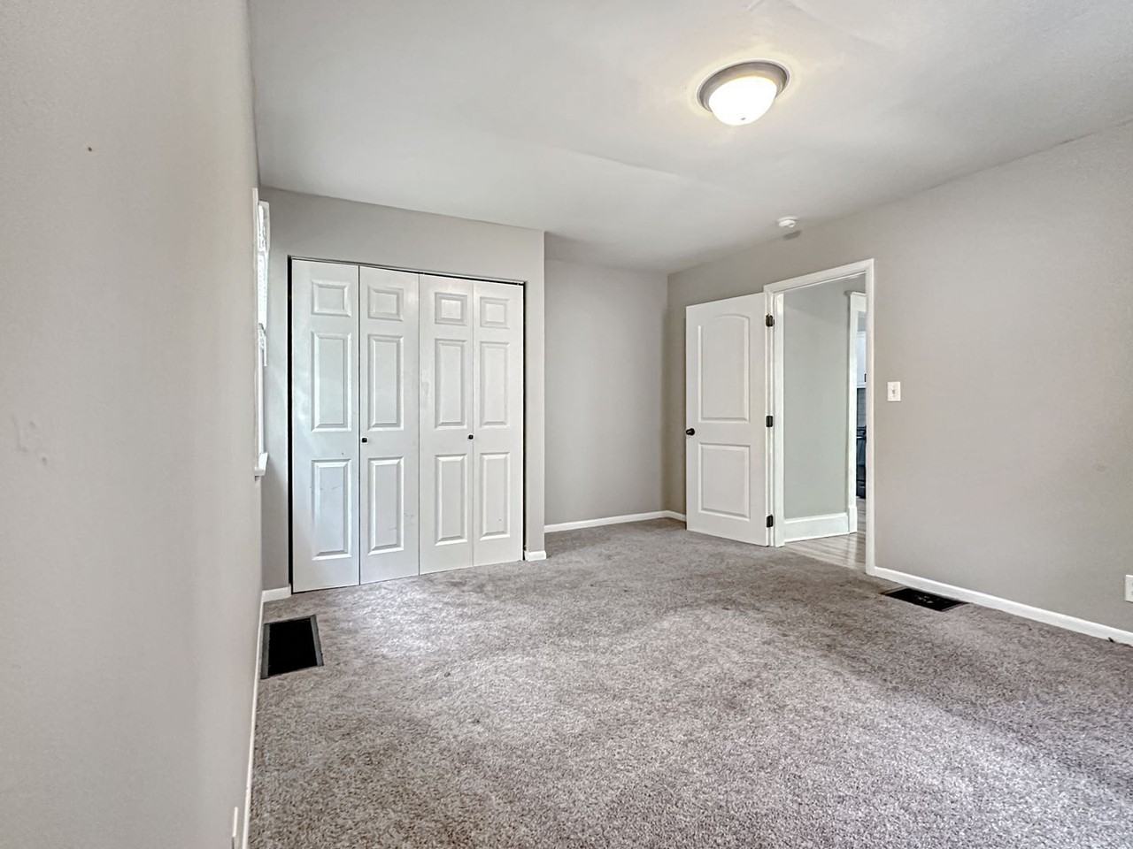 851 Oakdale St Se - Photo 7 of 14