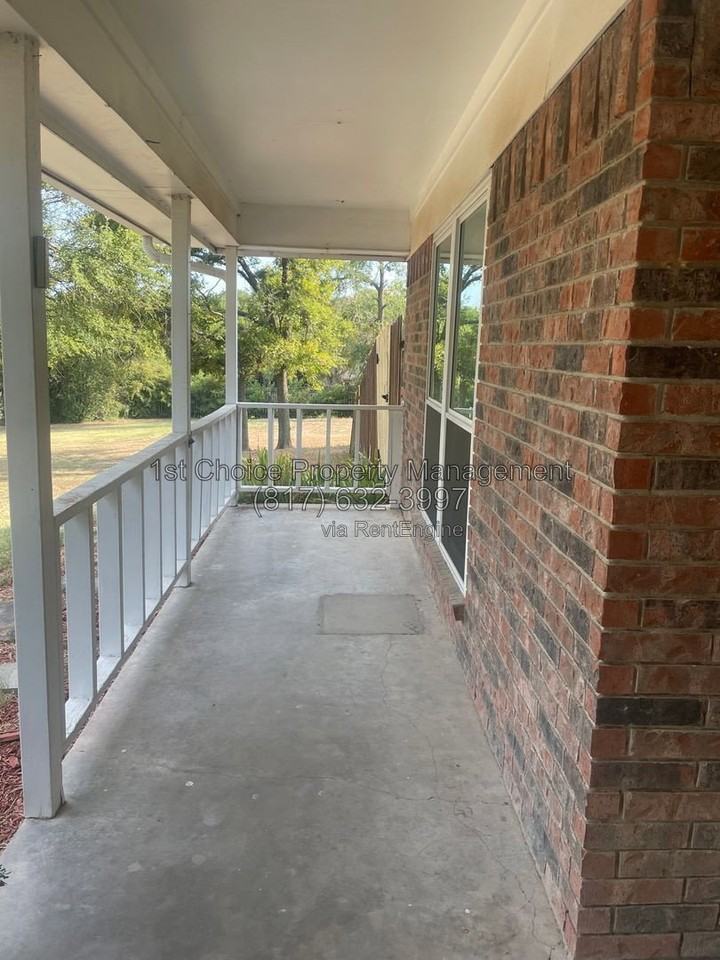 1516 Oakridge Ct W - Photo 2 of 50