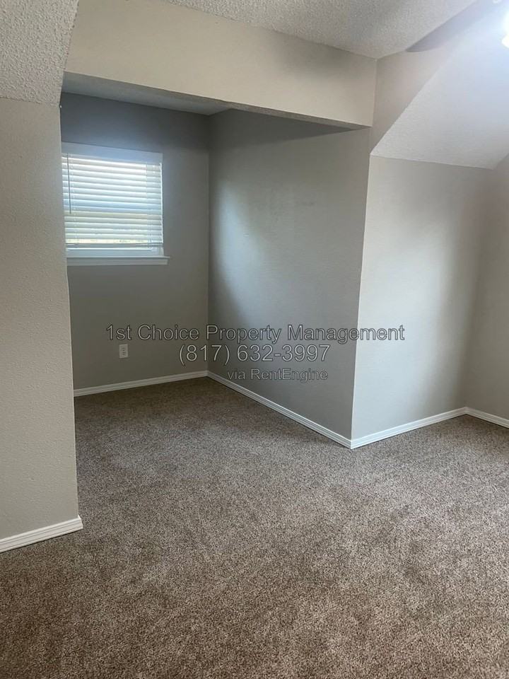 1516 Oakridge Ct W - Photo 7 of 50